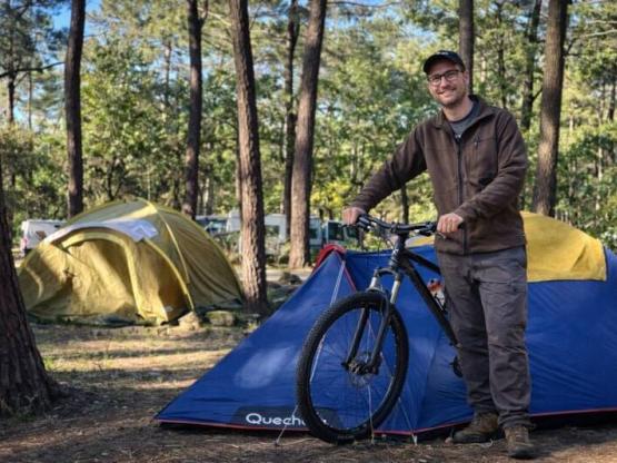 Emplacement cycliste (forfait 1 personne + 1 tente + 1 vélo) sans électricité