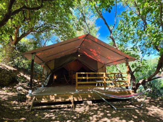 Lodge Cocoon River 28 m² – 2 Schlafzimmer (ohne Sanitäranlagen) + überdachte Terrasse