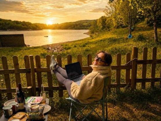 Stellplatzpaket 2 Personen mit Strom (max. 6 Personen mit Zuschlägen) Seeblick