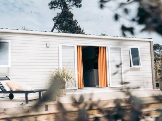 Mobil-home Confort 33m² (3 chambres) + TV + Terrasse + BBQ