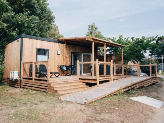 Homeflower Premium 29m² behindertengerecht- 2 Zimmer + Terrasse + TV + Bettwäsche + Handtücher +CLIM