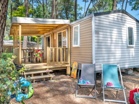 Mobilheim „Confort Clim“ mit 2 Schlafzimmern | CONFORT CLIM – 26 m² – Klimaanlage – TV – Plancha – überdachte Terrasse