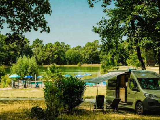 STELLPLATZ MIT NATURBLICK AUF DEN TEICH