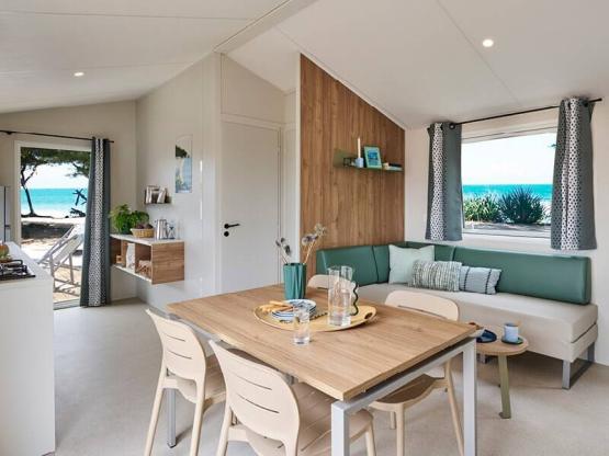 NEU// Mobilheim „Détente“ mit 2 Schlafzimmern, 33 m² + überdachte Terrasse + Klimaanlage + Sommerküche + Liegestuhlnetz