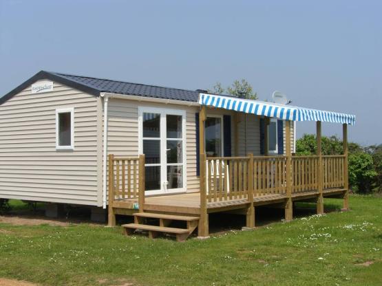 Mobilheim 31m²  mit Elternsuite und Halbüberdachte Terrasse 15m²