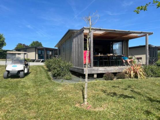 Chalet EVASION: 2 Schlafzimmer + TV + überdachte Terrasse + Geschirrspüler + 1 WLAN-Anschluss