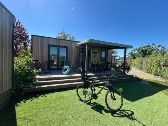 Ferienhaus „EVASION“ mit 2 Schlafzimmern, zur Gartenseite, TV + WLAN + Plancha, Doppelbett