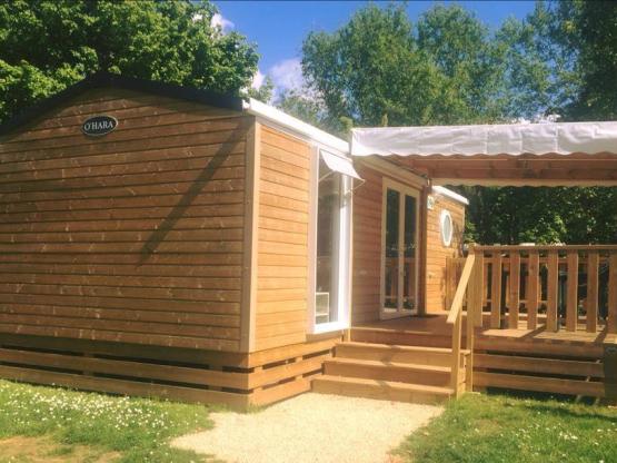 Stacaravan 28m² (2 slaapkamers) + groot terras van 15m2 half overdekt