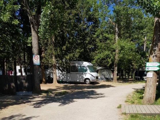 Stellplatz Standard: 1 or 2 pers, 1 car, 1 pitch (4 adults max)