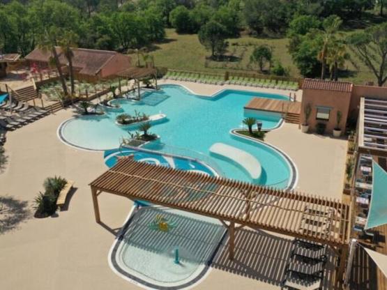 Pauschale 2P RELAX**: Wohnwagen oder Zelt + Auto + 10 Amp