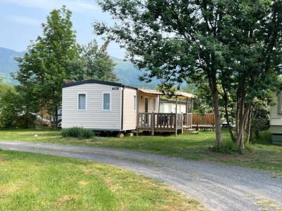 Premium Mobilheim mit Jacuzzi