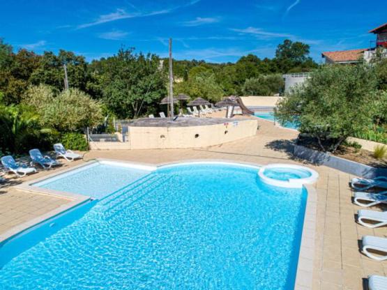 Mobil-home Premium 31m² (2 chambres + Clim + TV + LV + lave-linge + Terrasse couverte )