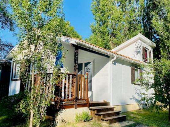 Premium Cedar Chalet 35m² - 3 slaapkamers + Halfoverdekt terras 8m² + Airconditioning + TV