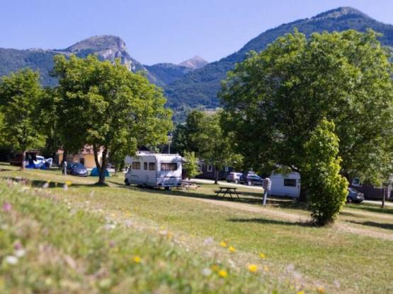 Stellplatz Zelt/Wohnwagen/Fahrzeug/Wohnmobil/Strom 10A