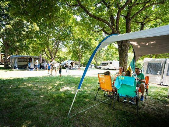 Stellplatz + 1 Auto + Zelt , Wohnwagen oder Wohnmobil