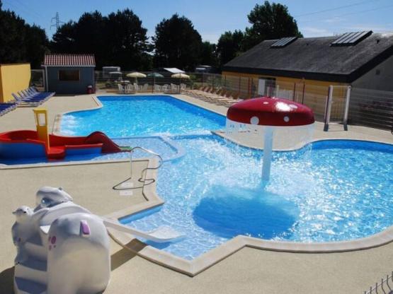 NEW // Mobil-home Premium 40m² (3 chambres) + Terrasse couverte + TV + Climatisation + 2SDB