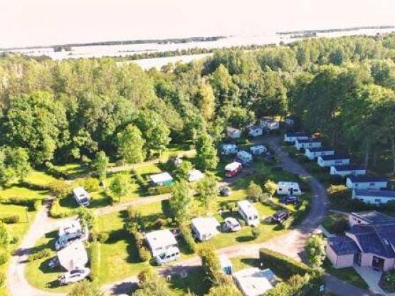 Stellplatz Wohnwagen + Fahrzeug oder Wohnmobil