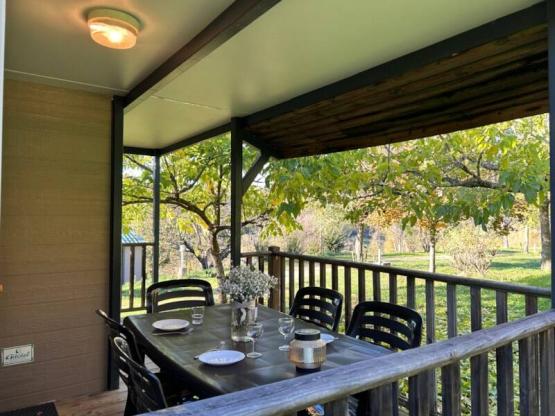 Chalet Confort Acacia 2 Schlafzimmer - 25m² + 10 m² überdachte Terrasse