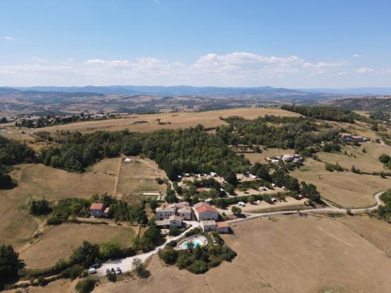 Stellplatz + 1 Fahrzeug + 2 Menschen