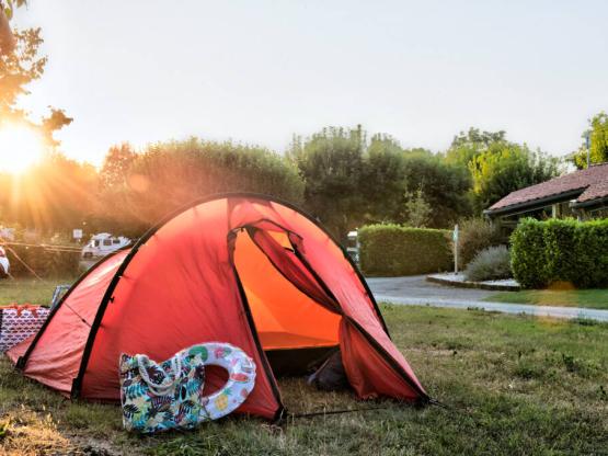 Stellplatz Confort (Zelt, Wohnwagen, Wohnmobil / 1 Auto / Strom 10A)