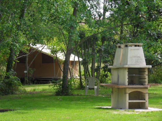 Furnished tent Safari 48 ft²/ public toilet blocks