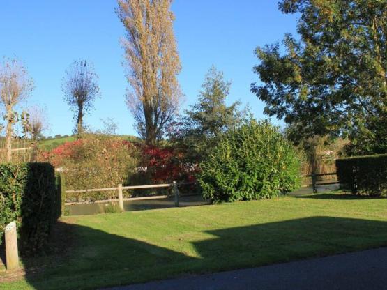 Pauschale Standard : Stellplatz +1 Zelt, Wohnwagen, Wohnmobil / 1 Auto + Strom