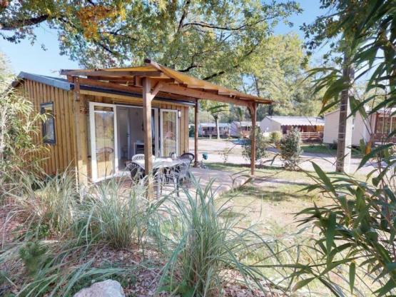 Tithome (2 Zimmer) - Toilette und Abwaschbecken mit kaltem Wasser