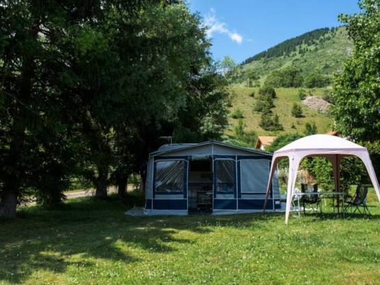 Stellplatz für Wohnwagen oder Wohnmobil