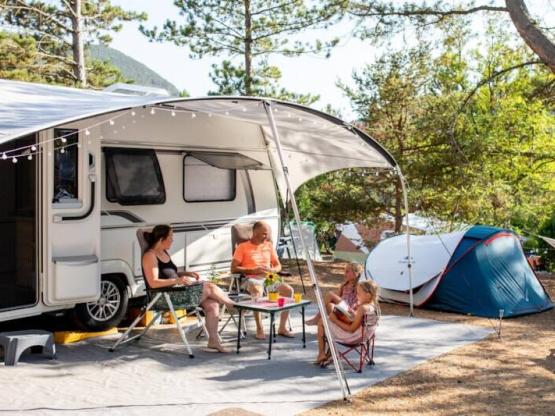 Stellplatz, inklusive 2 Personen, Strom und Auto