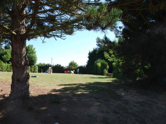 Pitch Tent without electricity + vehicle