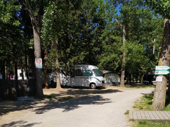 Stellplatz Strom 10A : price for 1/2 pers, 1 car, 1 pitch (4 adults max)