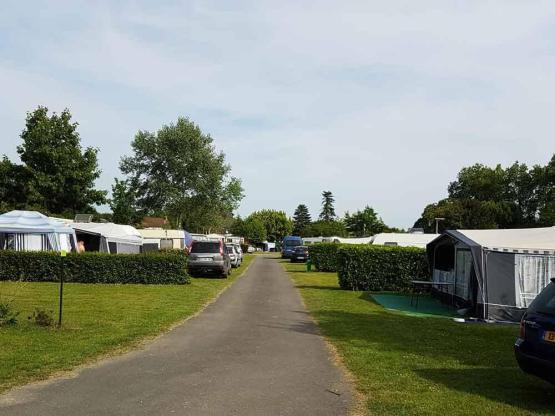 Basisprijs Natuurplaats (1 tent, caravan of camper / 1 auto)