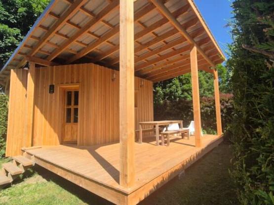 Hütte CONFORT  25 m² (2 Zimmer) + überdachte Terrasse + TV - ohne Sanitäranlagen