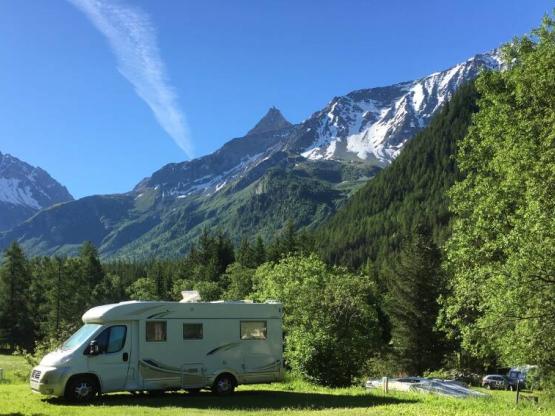 Stellplatz Confort (1 Zelt, Wohnwagen, Wohnmobil / 1 Auto / Strom 5A)