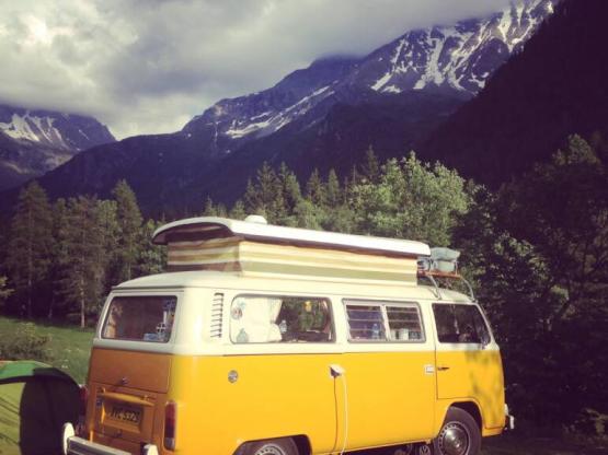 Stellplatz Confort (1 Zelt, Wohnwagen, Wohnmobil / 1 Auto / Strom 10A)