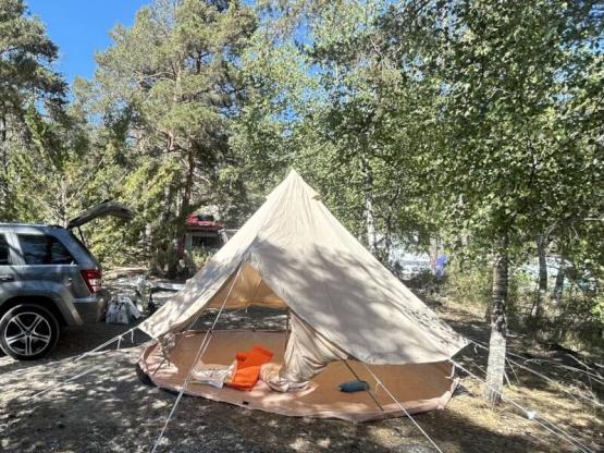 Stellplatz 1 Zelt oder 1 Wohnwagen + 1 Auto
