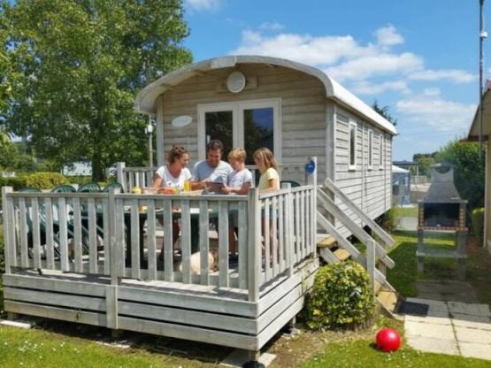 Planwagen 20m² (2 zimmer) + TV + Terrasse