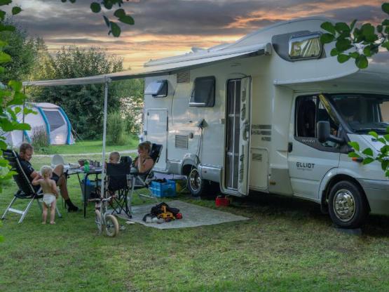 Stellplatz Confort XL 120-150 m² (including Water and Drainage connection + Electricity hook-up)