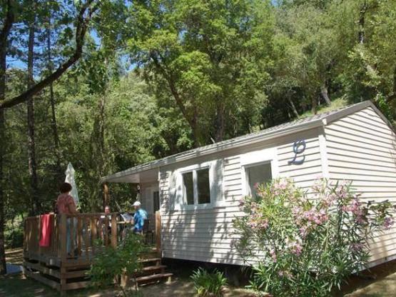 Mobilheim Grand Confort Figuéras - Halb überdachte Terrasse