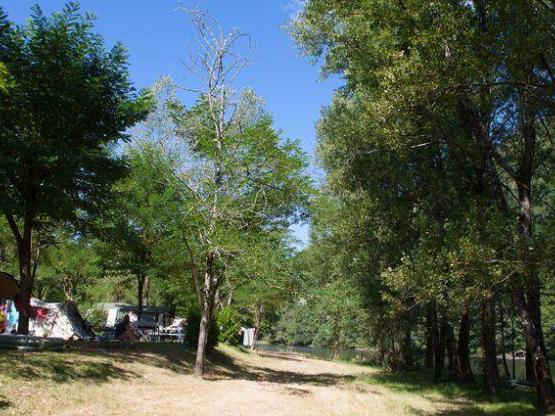 Stellplatz  (am Ufer der Dordogne) 120m2