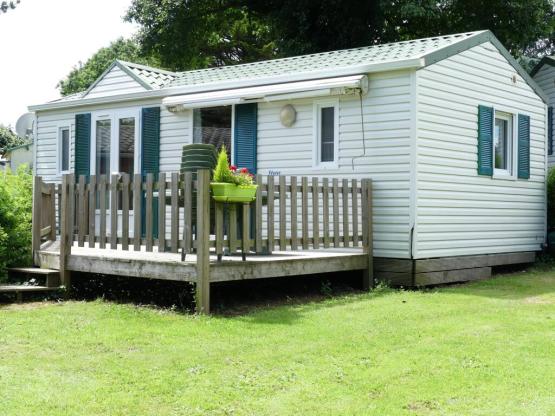 Mobilheim FLORES 32m² / 2 Zimmer - Halbüberdachte Terrasse