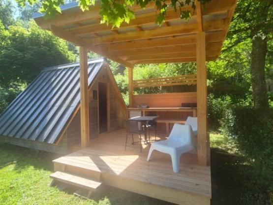 Hütte 9 m² (1 Zimmer) + überdachte Terrasse - ohne Sanitäranlagen