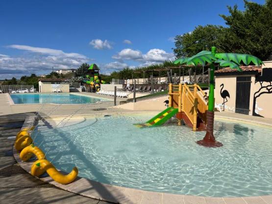 Stellplatz Confort XL für Zelt/Van/Wohnwagen/Wohnmobil (inklusive Strom)