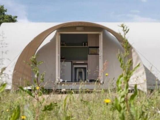 Zeltbungalow ohne sanitärausstattung