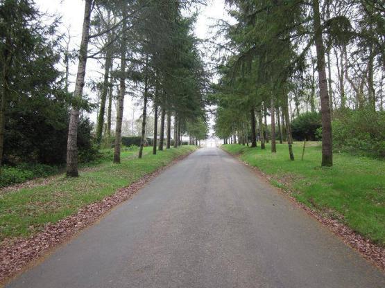 STELLPLATZ AVENUE – AN DER AVENUE, DEM HAUPTWEG DES CAMPINGPLATZES - Stromversorgung 16A + Wasser-/ Abwasserversorgung