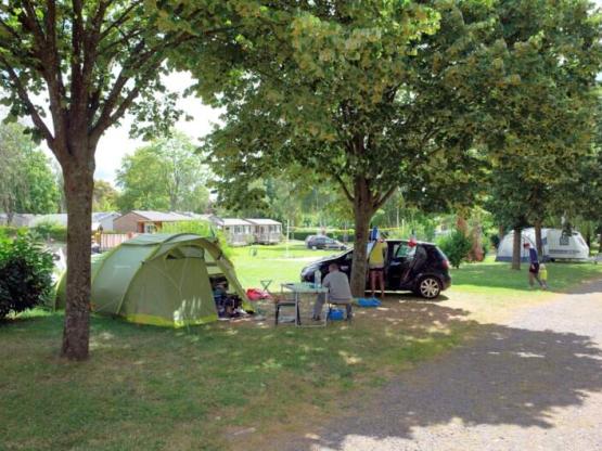 NATUURPAKKET - Caravan of tent + Voertuig + 2 personen zonder elektriciteit