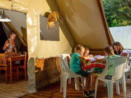 Zelt Lodge Amazone 22m² auf Pfählen - ohne Sanitäranlagen