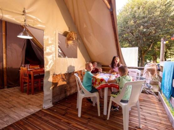 Zelt Lodge Amazone 22m² auf Pfählen - ohne Sanitäranlagen