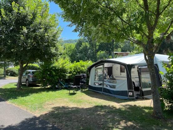 Campen : Stellplatz "Grand Confort" mit Abwasser- und Fließwasseranschluss