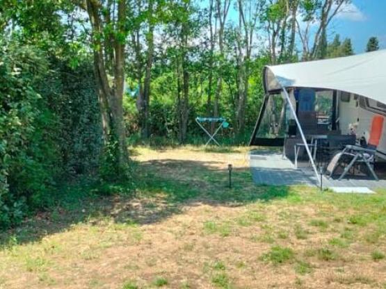 Stellplatz Confort + 100 m²